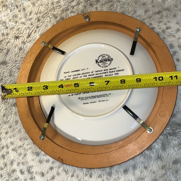 Annie & Sandy Limited Edition Plate with Wood Frame Made For Columbia Pictures - Picture 3 of 3
